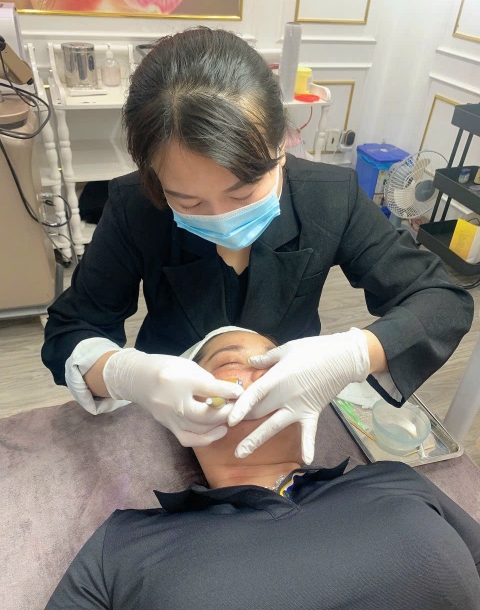 Dịch vụ Liệu Trình Mụn Y Khoa