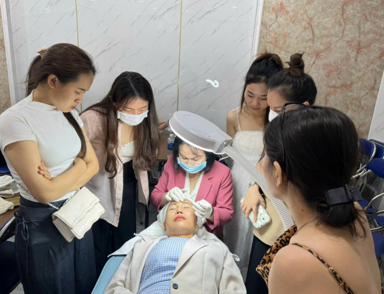 TRỊ MỤN THÂM